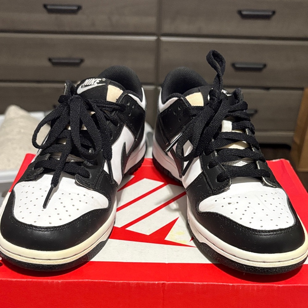 Pandas Nike Classic Black and White Low-Tops size 5.5